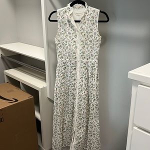 Worn one or twice! Daydress Sleeveless Meadow Flower Button Down Midi. Size XS.